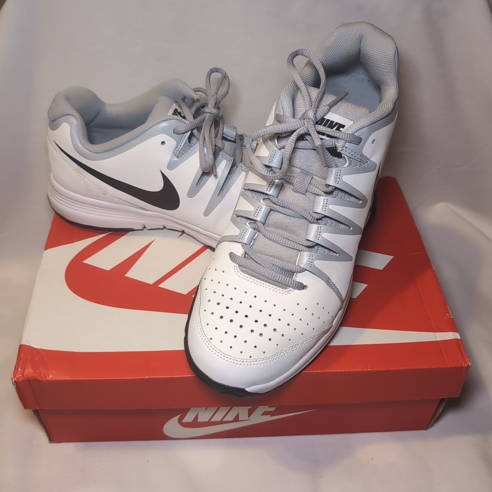 Nike Mens Vapor Court 631703-101 White Gray Running Shoes Sneakers US Size 12.5